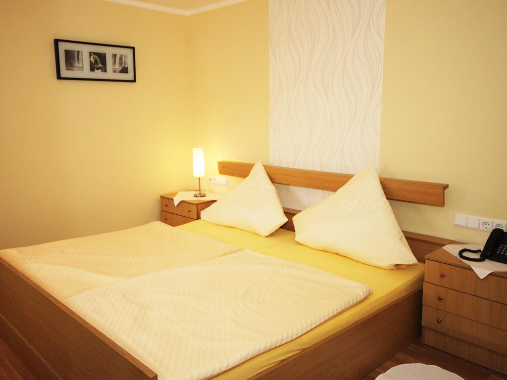 Landhotel Weinrich Naumburg  Phòng bức ảnh